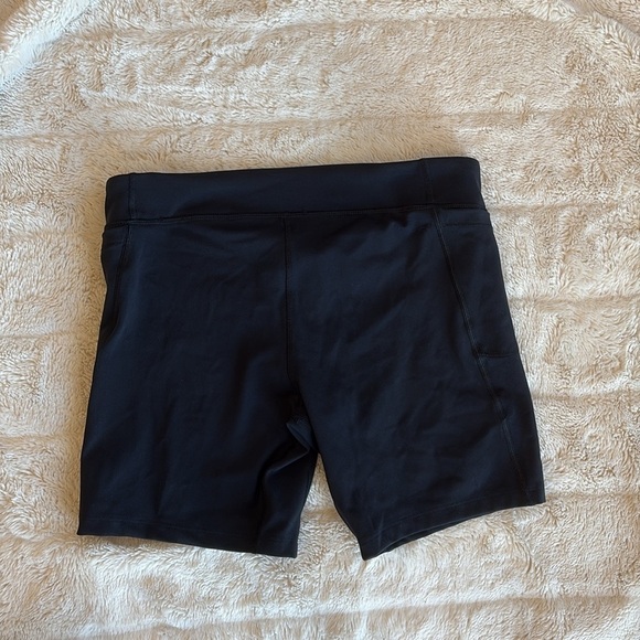 Under Armour athletic Black Shorts with pockets size youth XL - Picture 4 of 7